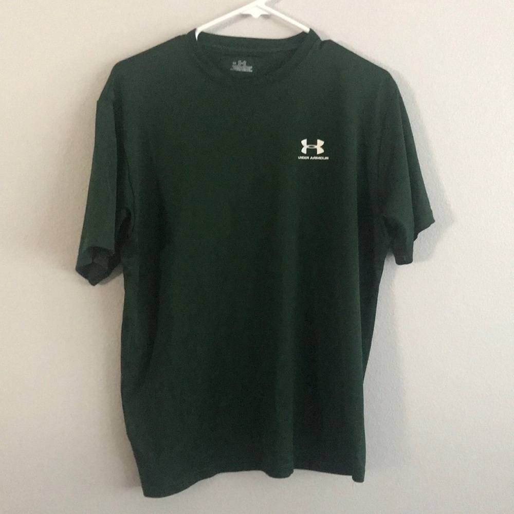 Men’s Under Armour forest green dry fit shirt.